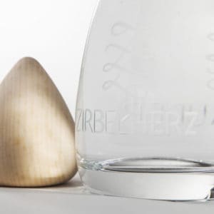 ZIRBELZAUBER Wasserkaraffe mit Zirbelherz zur Herstellung von Zirbenwasser